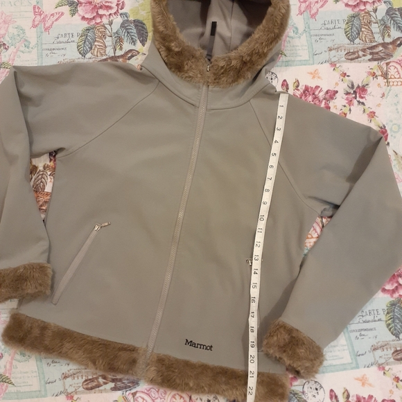 Marmot Jacket, Fake Fur Trimmed 🇨🇦 Size Large - Picture 9 of 14
